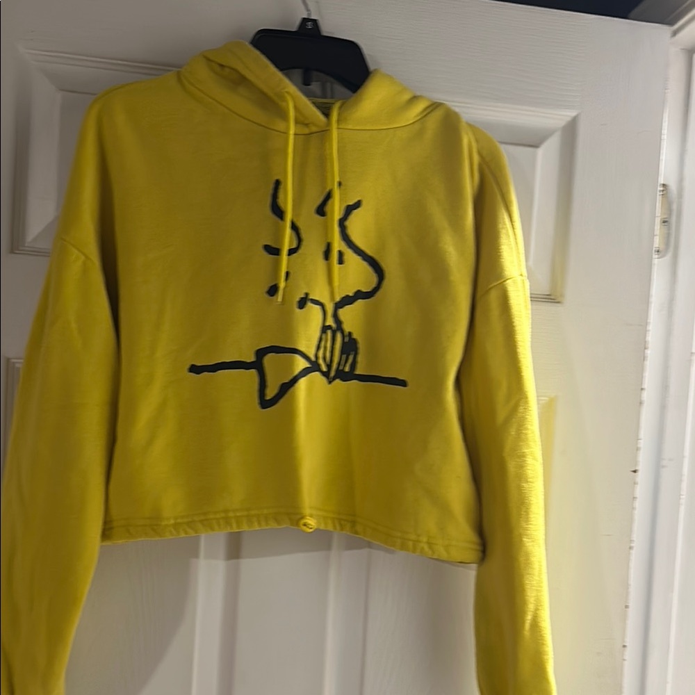 Peanuts Yellow Crop Sweater Vibrant Casual Style. Junior Size L